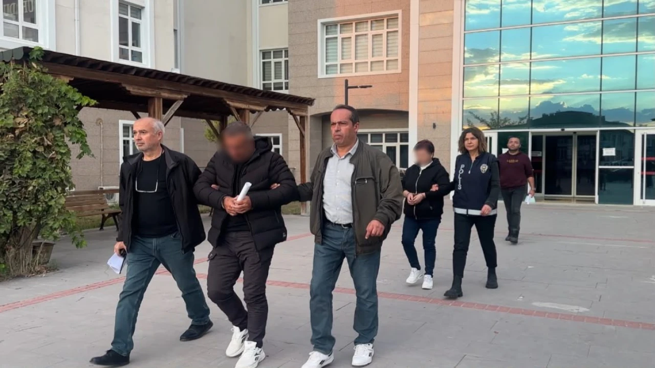 Yaşlı adamı darp eden şahıslar zorla boş senet imzalattı