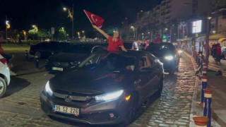 A Millilerin zaferi İzmirde coşkuyla kutlandı