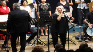 Aktif Yaşlı Merkezi üyelerinden halk müziği konseri