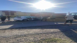 Babaeskide otomobil ile traktör çarpıştı: 2 yaralı