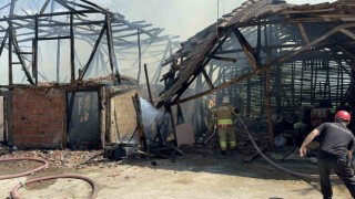 Bahçede anız yakılınca, 5 yapı küle döndü