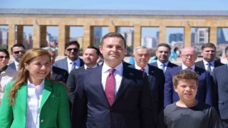 Balıkesir Büyükşehir Belediye Başkanı Akın Anıtkabiri ziyaret etti