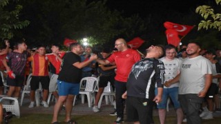 Başkan Zencirci maçı vatandaşlarla takip etti