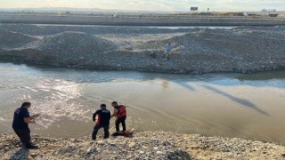 Batman Çayında mahsur kalan 2 kişi halat yardımı ile kurtarıldı