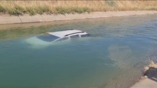 Batmanda otomobil sulama kanalına düştü, mahsur kalan 2 kişi kurtarıldı