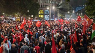 Berlinde çeyrek final coşkusuna 10 bin Türk katıldı