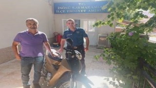 Çalıntı motosikleti polis sahibine teslim etti