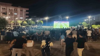 Ceyhanda Türkiye-Avusturya maçı heyecanı dev ekranda yaşandı