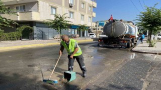 Darıcada ekipler mahallelerde köşe bucak temizlik yapıyor