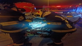 Denizlide direksiyon hakimiyetini kaybeden sürücü refüje çarptı; 1 yaralı