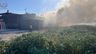 Depremzede vatandaşların yaşadığı 2 konteyner alevlere teslim oldu