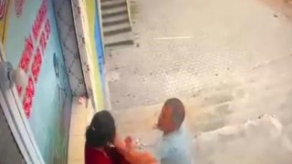 Diyarbakırda karısını darp eden şahıs başkası tarafından etkisiz hale getirildi