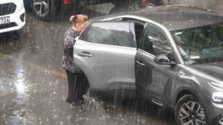 Diyarbakırda sağanak yağış ve kuvvetli fırtına etkili oldu