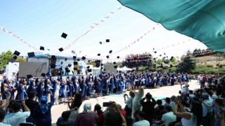 Düzce Üniversitesinde mezuniyet heyecanı yaşandı