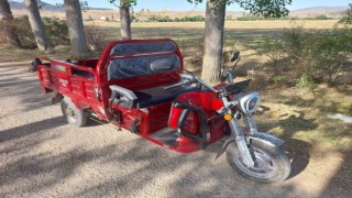 Elektrikli motosikletin devrildiği kazada 4 kişi yaralandı