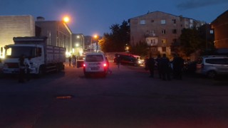 Erzurumda cadde ortasında bıçaklı kavga: 1 yaralı