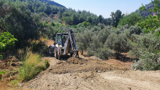 FEN İŞLERİ MÜDÜRLÜĞÜ EKİPLERİ YOL ÇALIŞMALARINI SÜRDÜRÜYOR