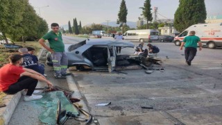 Freni patlayan otomobil paramparça olup yola saçıldı: 5 yaralı