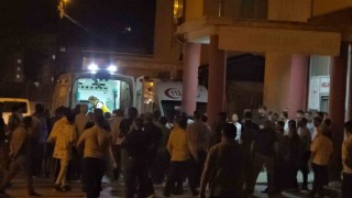 Hakkaride tır ile minibüs çarpıştı: 4 yaralı