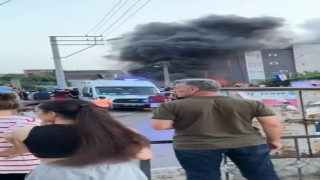 Hurdalıkta çıkan yangın gökyüzünü siyah dumanla kapladı