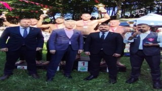 Körfez Gençlerbirliği güreşçileri kürsüde