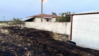 Küle dönen 25 dönümlük arpa tarlası küle döndü