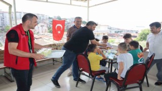 Kuran kursuna başlayan çocuklara kek ve limonata ikramı