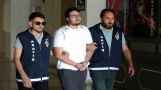 Kütahyada annesini ve üvey babasını öldüren zanlı adliyeye sevk edildi