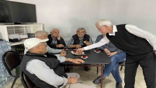 Mahalle kahvehanesini yarım asırdır takım elbisesi ile işletiyor