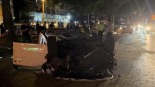 Makas atan otomobil taksiyle çarpıştı: 1i ağır 3 yaralı