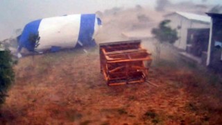 Malkarada hortum dehşeti: Kamp alanı yerle bir oldu