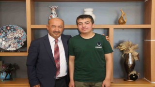 Milli Eğitim Müdürü Başyiğitten LGS Türkiye Birincisi Enes Malik Önsaya tebrik ve destek