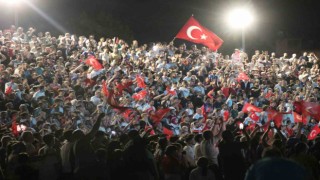 Milli takımın galibiyet coşkusu cadde ve sokaklara sığmadı