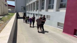 Narkotik operasyonunda yakalanan 3 sokak satıcısı tutuklandı