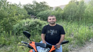 Nemrutta ayılar motosikletin koltuğunu parçaladı