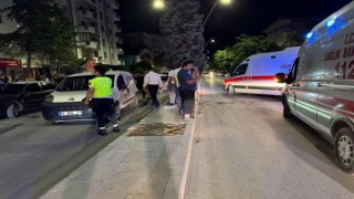 Otomobil ticari araca çarptı: 5 yaralı