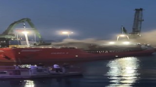 Poliportta göz göre göre İzmit Körfezini kirlettiler