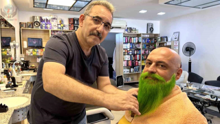 Renkli Sakallı Esnaf Hatay'da Dikkat Çekiyor