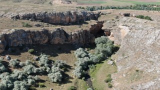 Uyuz hastaları bu gölde şifa arıyor