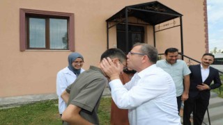 Vali Polat, LGS şampiyonu evinde ziyaret etti