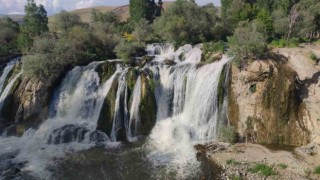 Vanın Muradiye Şelalesinde hafta sonu yoğunluğu