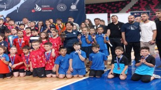 Yunusemreli badmintoncular Türkiye Şampiyonasına damga vurdu