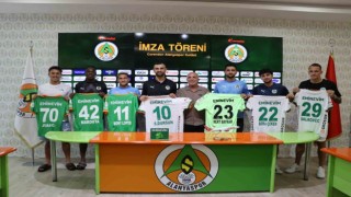 Alanyaspor, sözleşme yenilediği ve transfer ettiği futbolcularını tanıttı