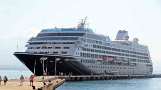 Alanyaya turistler denizden geldi