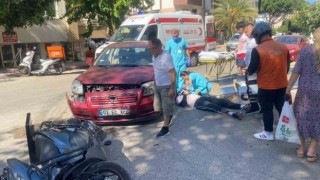 Antalyada kurye motosikletten fırlayarak yaralandı: O anlar kamerada
