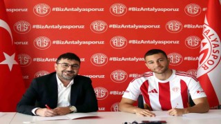 Antalyasporun 7. transferi Emrecan Uzunhan imzayı attı