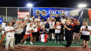 Ayak tenisi turnuvasında Şimşek Spor şampiyon oldu