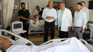 BAŞKAN YAPAR, HATAY EĞİTİM VE ARAŞTIRMA HASTANESİ’NDE HASTALARA MORAL VERDİ