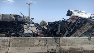 Belende tır devrildi