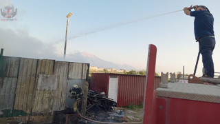 Hatay'da depo yangını